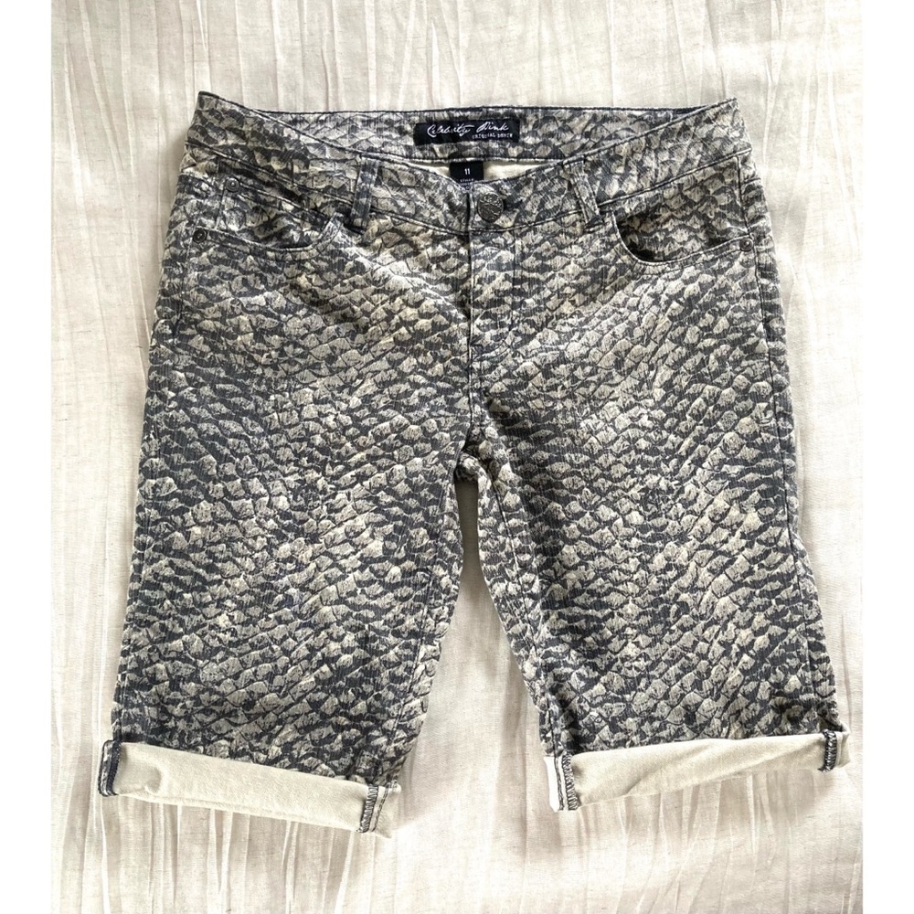 Celebrity Pink stretch bermuda shorts gray fish scale print